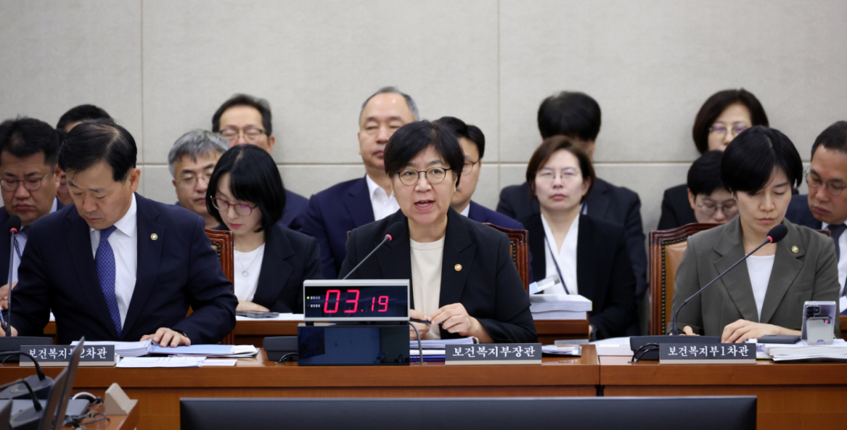 정은경 보건복지부 장관이 7일 서울 여의도 국회에서 열린 보건복지위원회의 보건복지부와 질병관리청에 대한 국정감사에서 의원 질의에 답변하고 있다. 2026.10.07./사진= 뉴시스