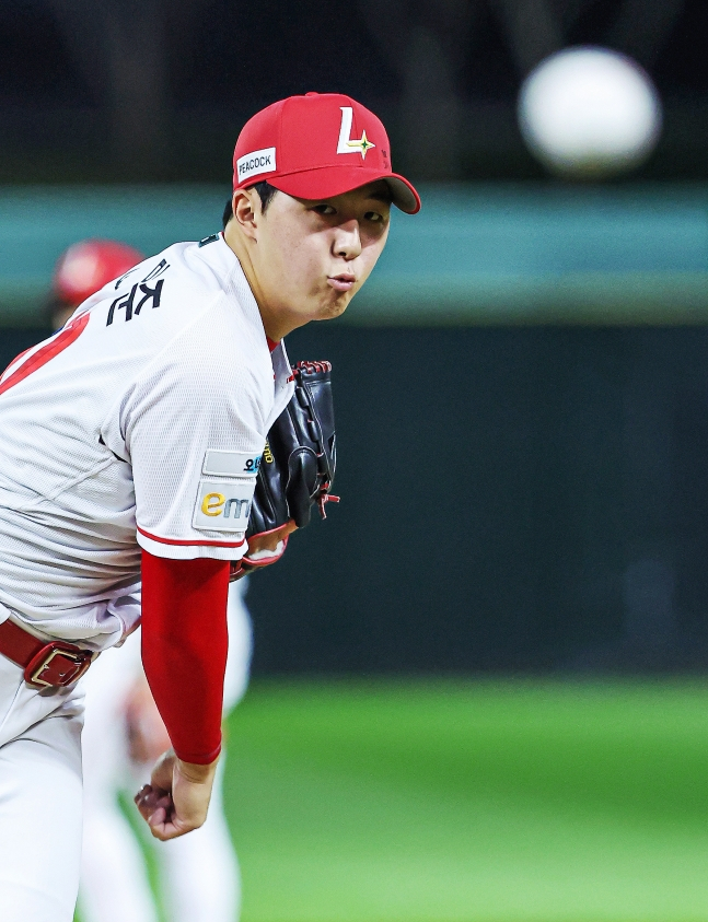 SSG 랜더스 신인 투수 김민준이 7일 인천 SSG랜더스필드에서 열린 NC 다이노스와 2026 신한 SOL KBO리그 홈경기에 선발 등판해 역투하고 있다. /사진=SSG 랜더스 제공