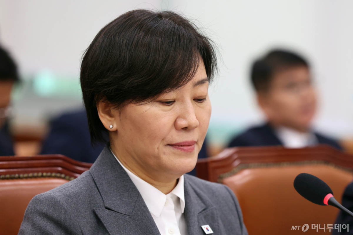(서울=뉴스1) 황기선 기자 = 송미령 농림축산식품부 장관이 7일 서울 여의도 국회 농림축산식품해양수산위원회에서 열린 농림축산식품부 등에 대한 국정감사에서 생각에 잠겨 있다. 2026.10.7.