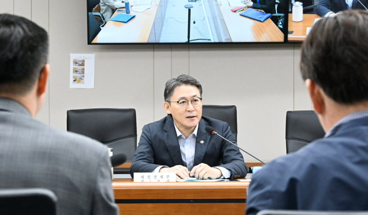 권대영 재정경제부 1차관이 8일 일자리전담반 회의를 주재하고 있다 /사진제공=재정경제부