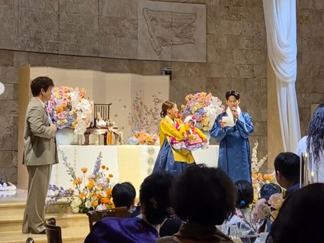 개그맨 손민수·임라라 부부가 쌍둥이 자녀를 위해 초호화 돌잔치를 연 사실이 알려졌다./ 사진=조혜련 SNS