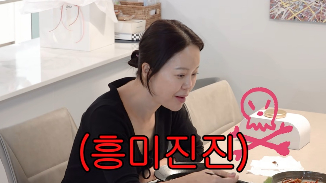 그룹 '쥬얼리' 출신 가수 서인영이 과거 후배 아이유를 폭행했다는 내용의 루머에 대해 언급했다. /사진=유튜브 채널 '개과천선 서인영' 캡처