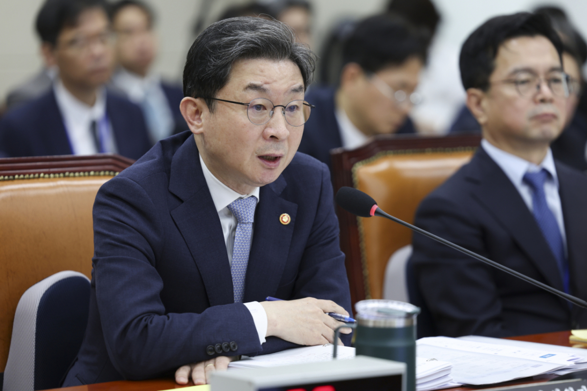 이억원 금융위원장이 8일 서울 여의도 국회에서 열린 정무위원회 국정감사에서 질의에 답하고 있다. 2026.10.08.사진=뉴시