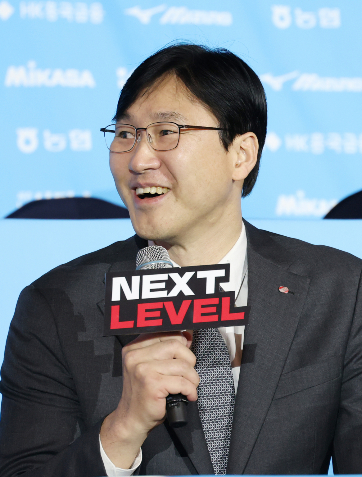 2026~2027시즌 프로배구 남자부 미디어데이가 8일서울 강남구 호텔리베라 청담에서 열렸다. 석진욱 한국전력 감독이 기자들의 질문에 답하고 있다. /사진=김진경 대기자