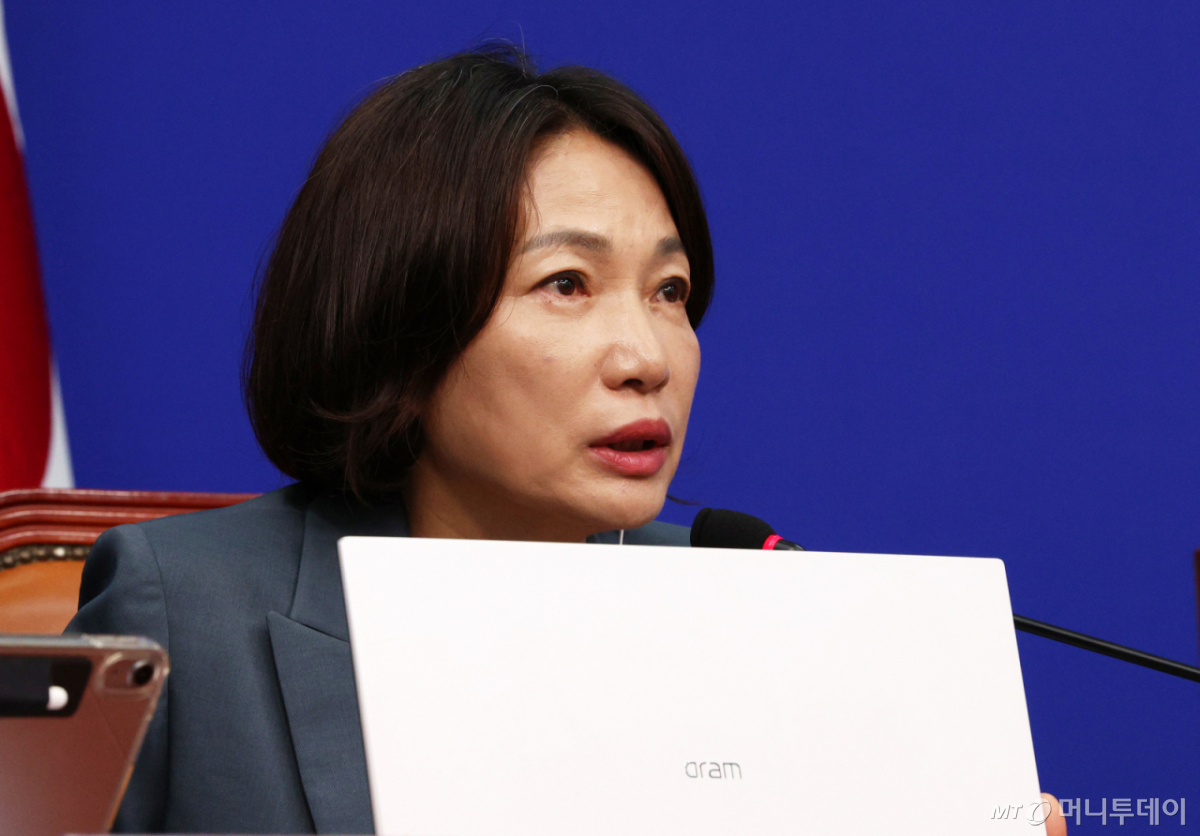 서미화 더불어민주당 최고위원이 지난달 31일 서울 여의도 국회에서 열린 최고위원회의에서 발언하고 있다./사진=뉴시스