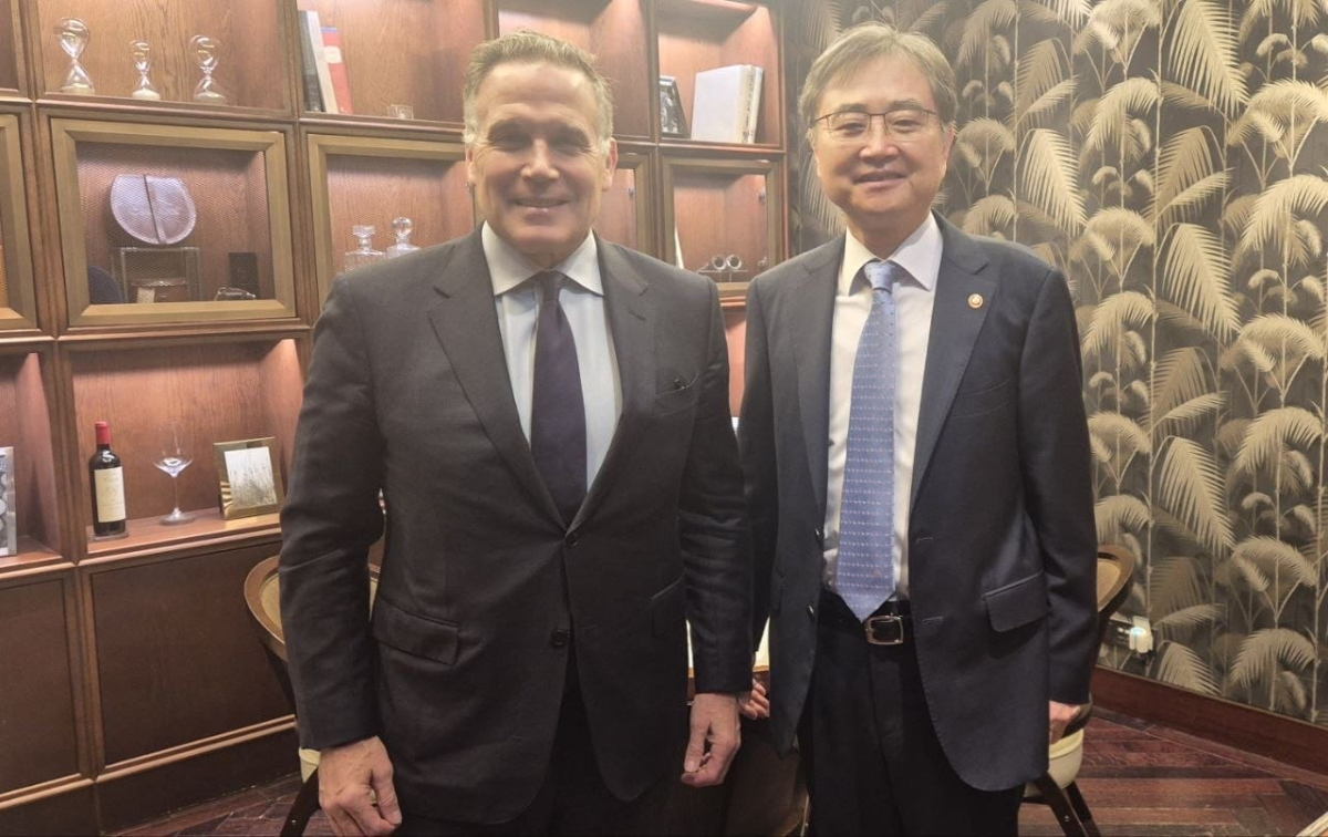 조현 외교부 장관은 8일 방한 중인 데이브 맥코믹 미국 상원의원(공화·펜실베이니아) 의원과 조찬 면담을 가졌다. /사진제공=외교부