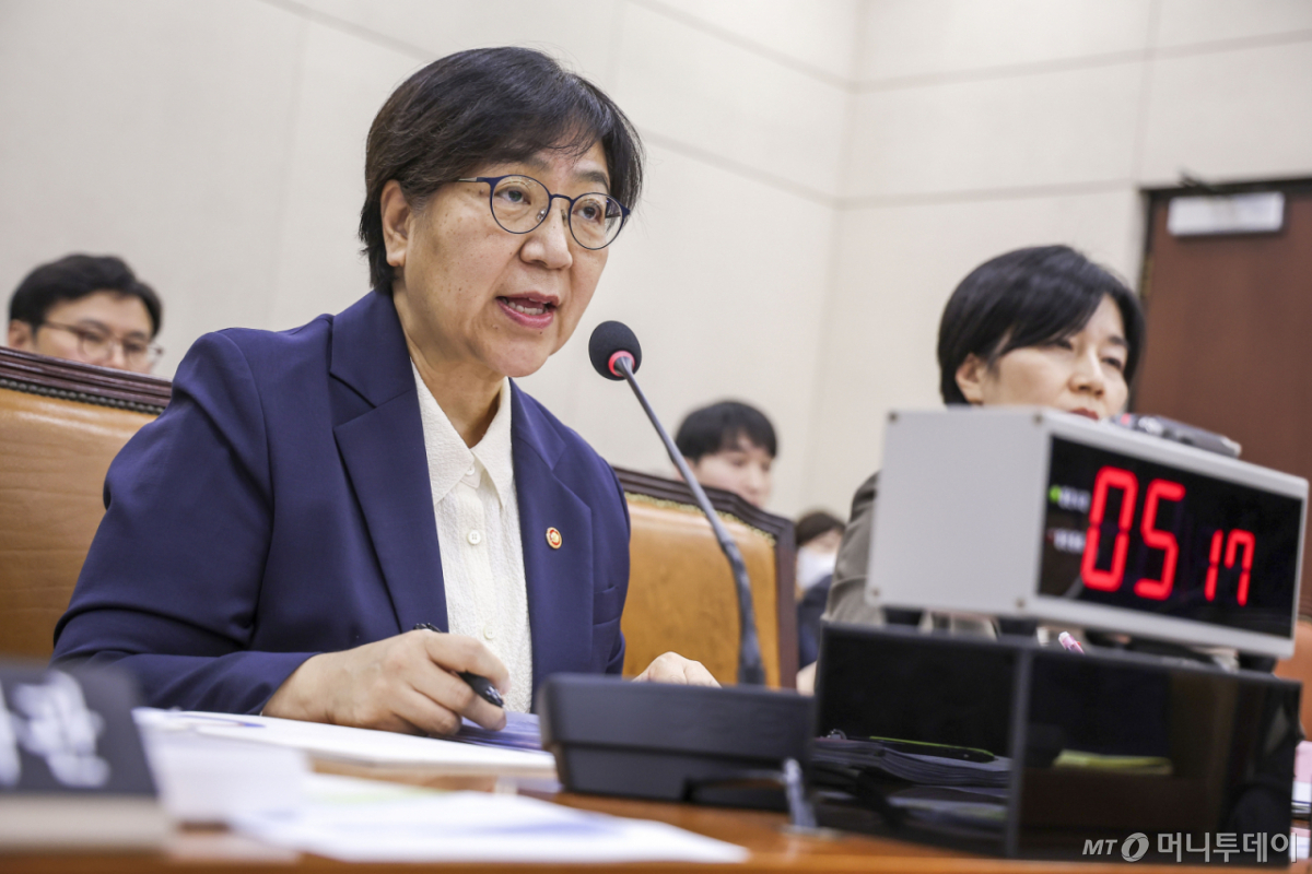 정은경 보건복지부 장관이 8일 서울 여의도 국회에서 열린 국회 보건복지위원회의 복지부, 질병관리청에 대한 국정감사에서 질문에 답하고 있다. /사진=뉴시스