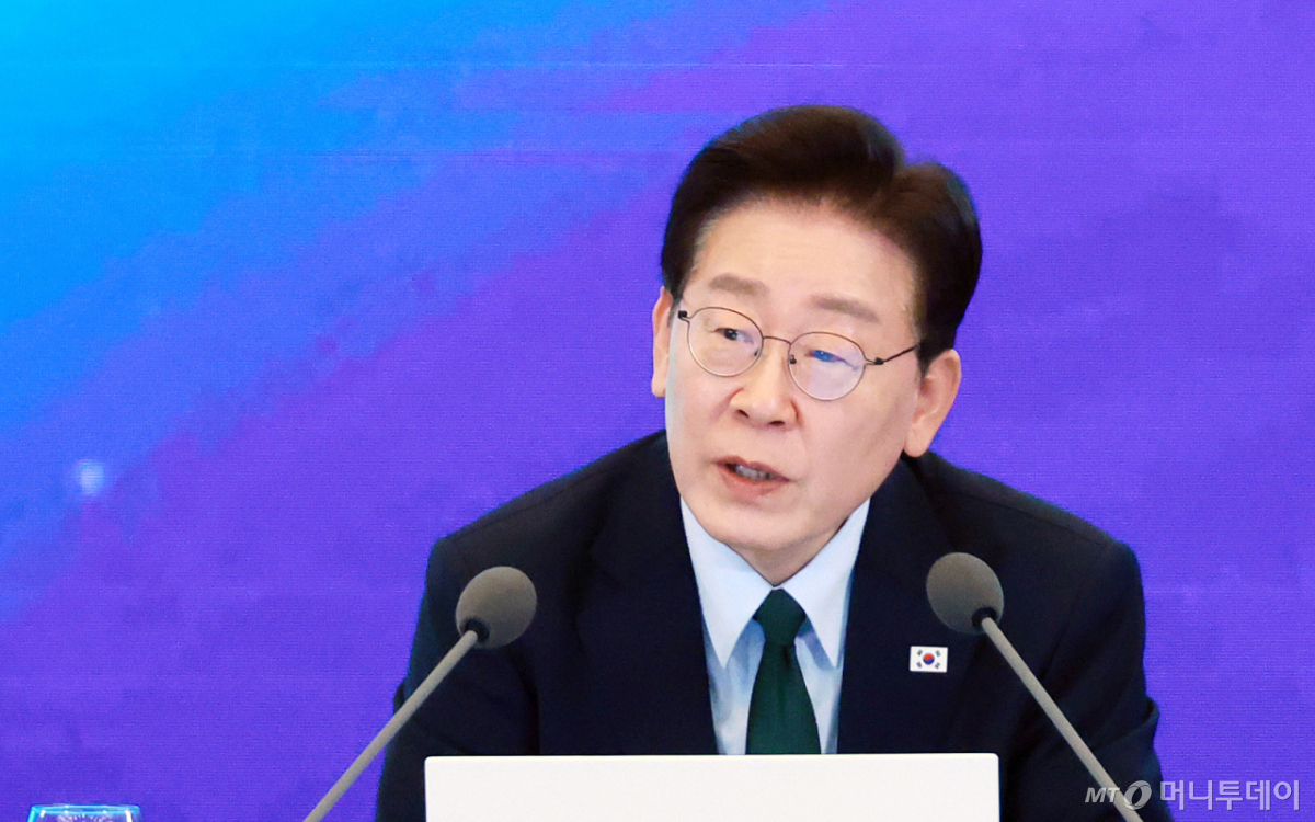 [서울=뉴시스] 김진아 기자 = 이재명 대통령이 7일 서울 시내 한 회의장에서 열린 한국형 녹색대전환(K-GX) 전략 국민보고회에서 발언하고 있다. 2026.10.07. bluesoda@newsis.com /사진=류현주