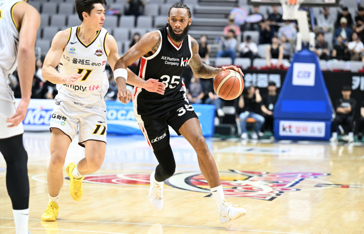 수원KT 패리스 배스(오른쪽). /사진=KBL 제공
