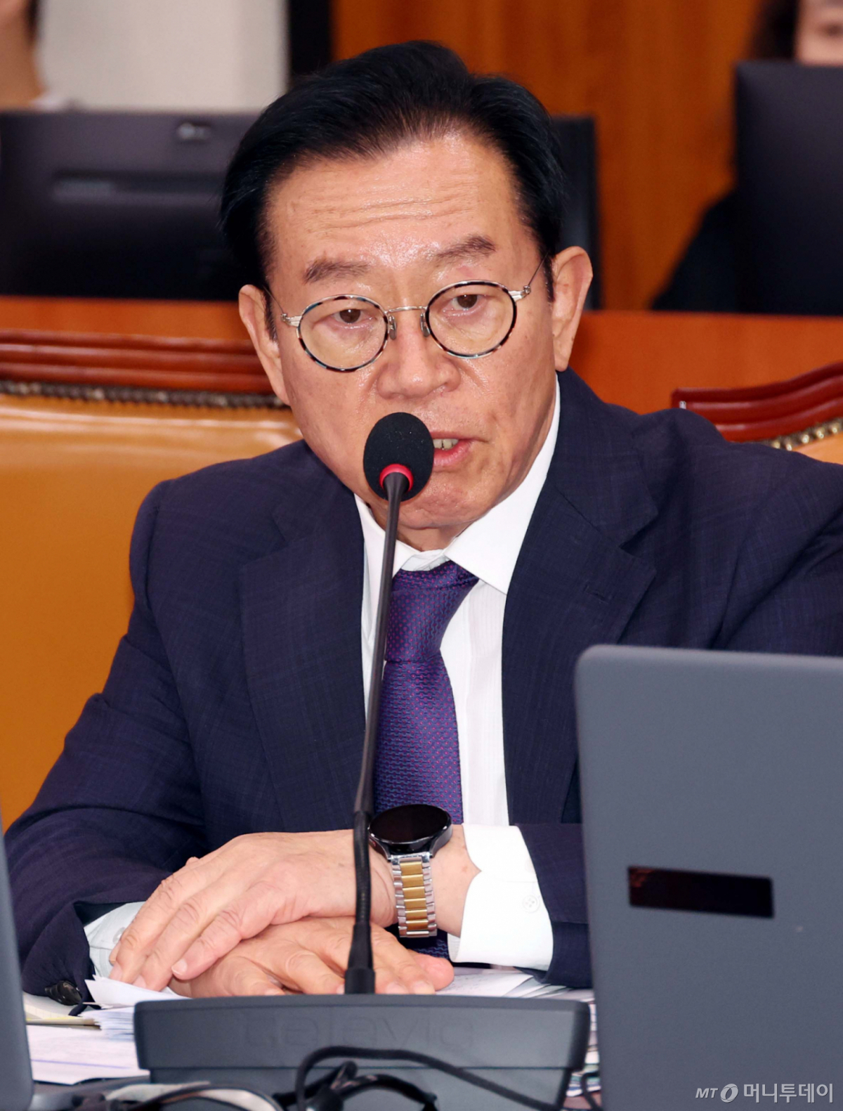 [서울=뉴시스] 조성봉 기자 = 이종배 국민의힘 의원이 13일 서울 여의도 국회 산업통상자원중소벤처기업위원회에서 열린 산업통상부에 대한 국정감사에서 질의를 하고 있다. 2025.10.13. suncho21@newsis.com /사진=조성봉