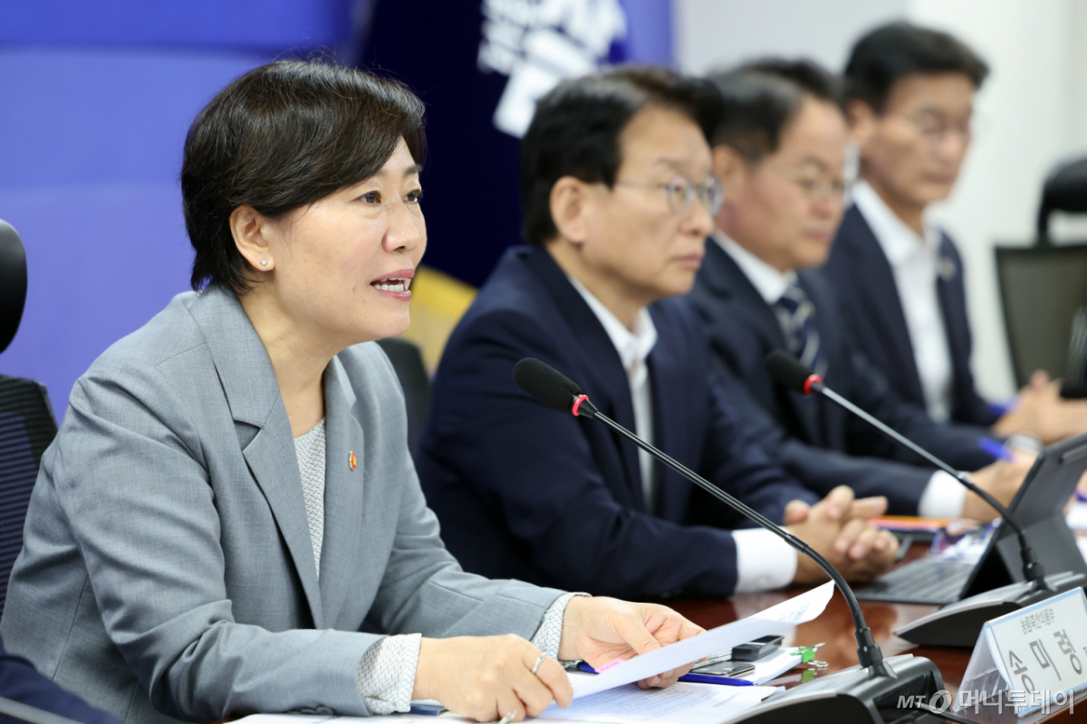 (서울=뉴스1) 황기선 기자 = 송미령 농림축산식품부 장관이 21일 오전 서울 여의도 국회 의원회관에서 열린 농지 전수조사 추진방향 당접협의회에서 발언을 하고 있다. 2026.9.21/뉴스1 Copyright © 뉴스1. All rights reserved. 무단 전재 및 재배포, AI학습 이용 금지. /사진=(서울=뉴스1) 황기선 기자