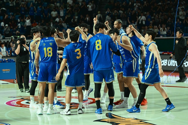 기뻐하는 서울 삼성 선수단. /사진=KBL 제공