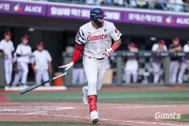 롯데 레이예스가 10일 부산 LG전 7회말 중전 안타로 KBO 최다안타 신기록을 작성했다. /사진=롯데 자이언츠 제공