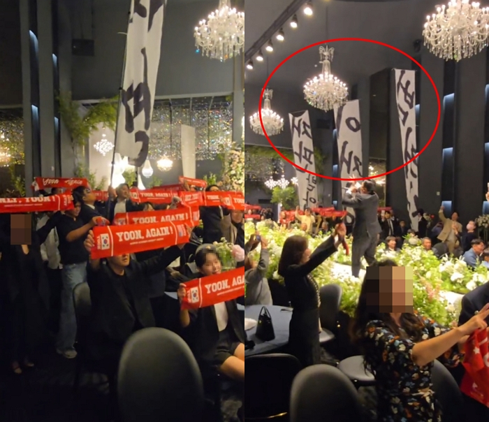 신랑·신부가 결혼식에서 이재명 대통령을 겨냥한 정치적 구호에 맞춰 행진하는 영상이 SNS(소셜미디어)에 퍼지며 논란이 일고 있다./사진=스레드 캡처