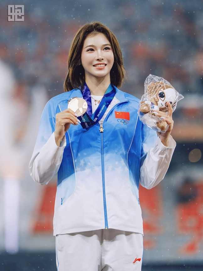 아시안게임 동메달을 목에 건 우옌니. /사진=우옌니 공식 SNS