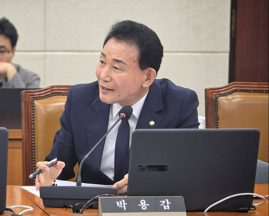 박용갑 더불어민주당 의원이 지난 9일 국정감사에 나선 모습. /사진=박용갑 의원 페이스북