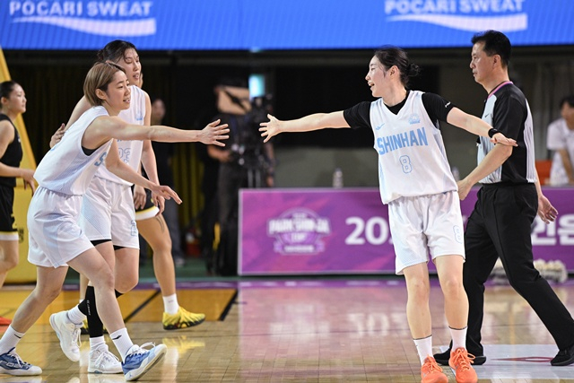 김지영(오른쪽). /사진=WKBL 제공