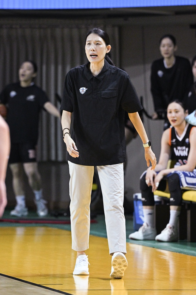 전주원 아산 우리은행 감독. /사진=WKBL 제공