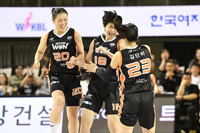 이명관(왼쪽). /사진=WKBL 제공