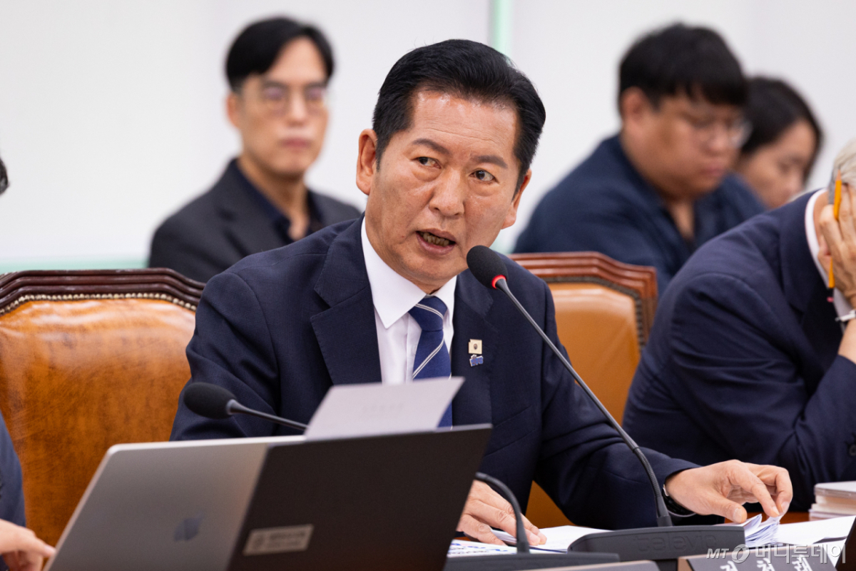 정청래 더불어민주당 의원이 6일 서울 여의도 국회에서 열린 외교통일위원회의 외교부 등에 대한 국정감사에서 조현 외교부 장관에게 질의하고 있다. /사진=뉴스1