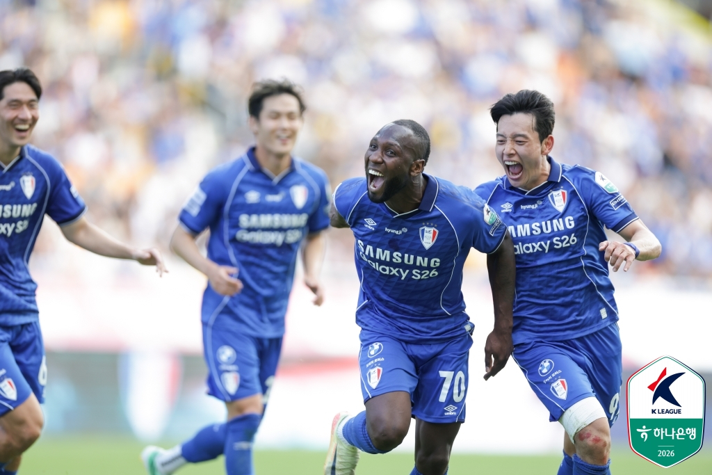 루이스(가운데)가 득점 후 기뻐하고 있다. /사진=한국프로축구연맹 제공