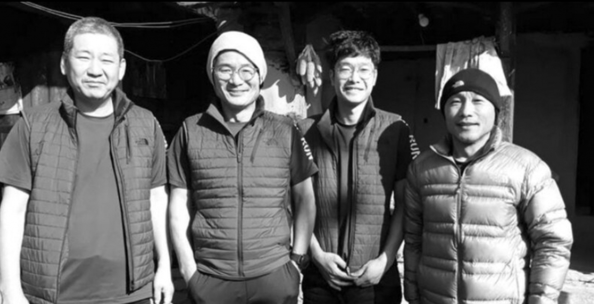왼쪽부터 원정에 참가한 임일진 감독, 김창호 대장, 이재훈 씨, 유영직 씨/사진=카트만두포스트 갈무리