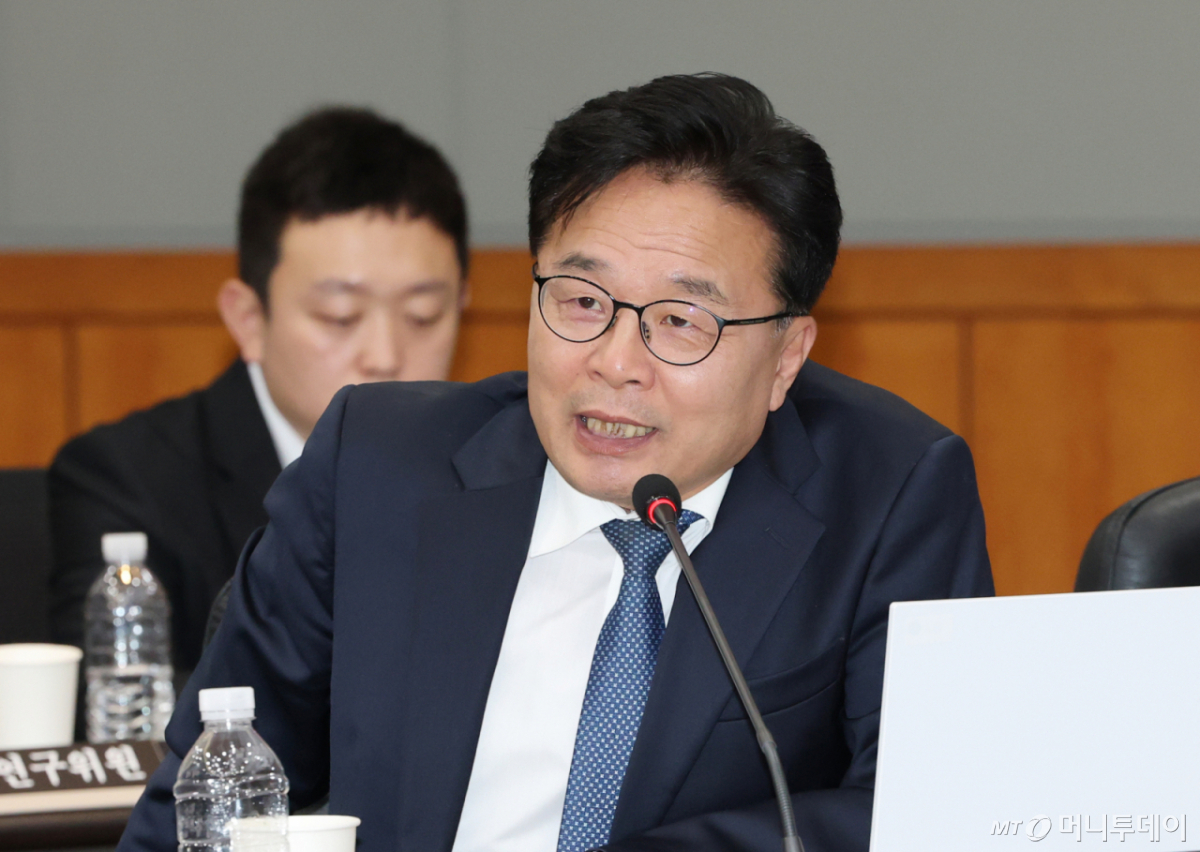 (대전=뉴스1) 김기태 기자 = 김우영 더불어민주당 위원이 24일 대전 한국전자통신연구원(ETRI)에서 열린 국회 과학기술정보방송통신위원회 국정감사에서 질의하고 있다. 2025.10.24/뉴스1 Copyright © 뉴스1. All rights reserved. 무단 전재 및 재배포, AI학습 이용 금지. /사진=(대전=뉴스1) 김기태 기자
