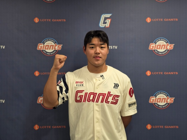 롯데 2027년 8라운드 신인 김규민이 10일 부산 LG전에서 스타뉴스와 인터뷰에 응했다. /사진=김동윤 기자