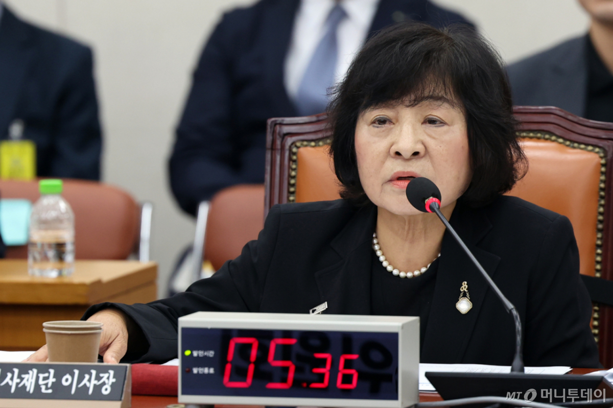 (서울=뉴스1) 황기선 기자 = 박지향 동북아역사재단 이사장이 12일 서울 여의도 국회 교육위원회에서 열린 한국학중앙연구원 등에 대한 국정감사에서 의원 질의에 답하고 있다. 2026.10.12/뉴스1 Copyright © 뉴스1. All rights reserved. 무단 전재 및 재배포, AI학습 이용 금지. /사진=(서울=뉴스1) 황기선 기자