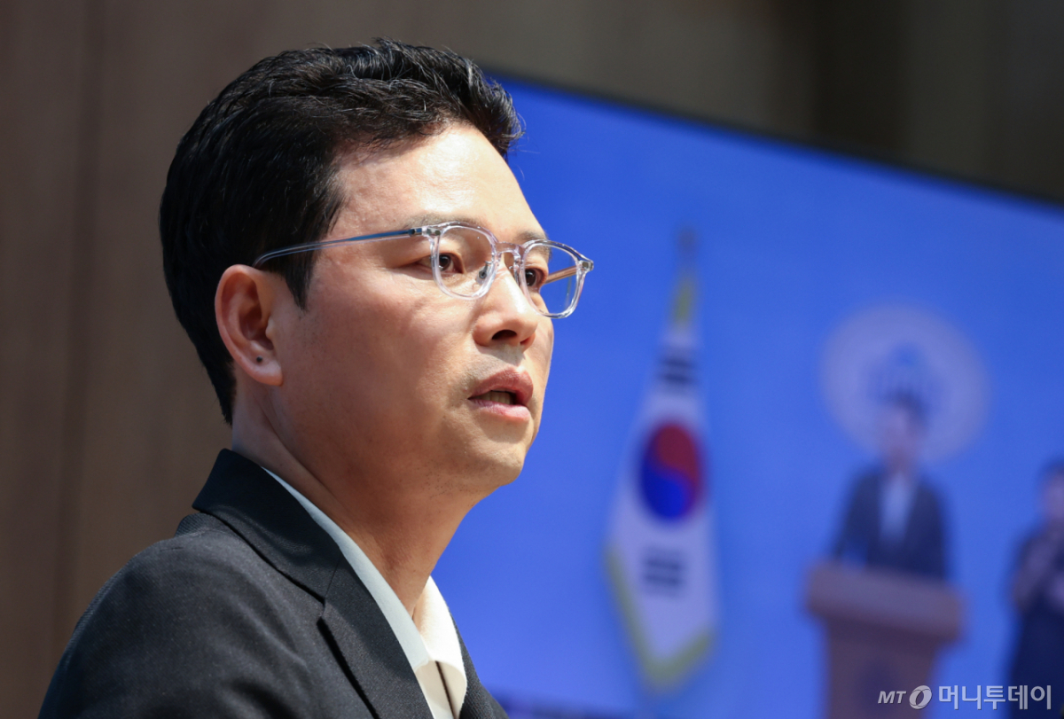[서울=뉴시스] 김근수 기자 = 박정훈 국민의힘 의원이 14일 오후 서울 여의도 국회 소통관에서 김승원 법무장관 후보자의 호남향우회장 부녀 의원실 채용 관련 공직선거법 취지 위배 기자회견을 하고 있다. 2026.09.14. ks@newsis.com /사진=김근수