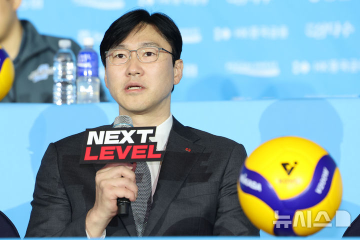석진욱 감독이 지난 8일 서울 강남구 호텔 리베라 청담에서 열린 2026-2027 시즌 프로배구 남자부 미디어데이에서 인사말을 하고 있다. /사진=뉴시스