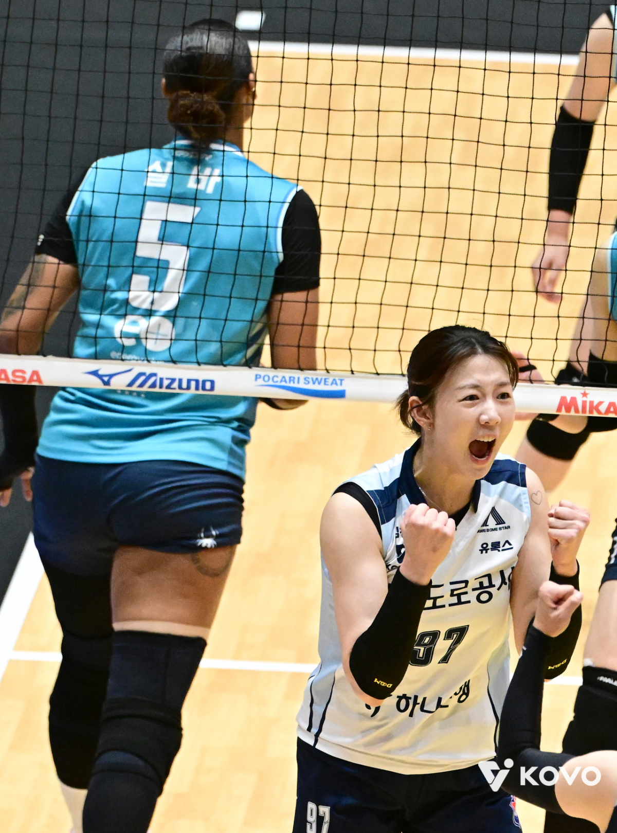 한국도로공사 강소휘가 12일 여수 진남체육관에서 열린 2026 여수 NH농협컵 프로배구대회 GS칼텍스전 득점 이후 기뻐하고 있다. /사진=한국배구연맹 제공