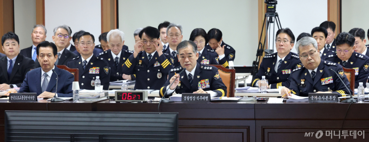 [서울=뉴시스] 김금보 기자 = 김종철 경찰청장 직무대행이 12일 서울 서대문구 경찰청에서 열린 국회 행정안전위원회의 경찰청에 대한 국정감사에서 의원 질의에 답변을 하고 있다. 2026.10.12. kgb@newsis.com /사진=김금보