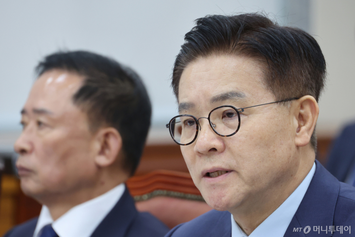 (서울=뉴스1) 신웅수 기자 = 이기정 한국대학교육협의회장이 12일 서울 여의도 국회 교육위원회에서 열린 한국대학교육협의회 등에 대한 국정감사에서 의원 질의에 답변하고 있다. 2026.10.12/뉴스1 Copyright © 뉴스1. All rights reserved. 무단 전재 및 재배포, AI학습 이용 금지. /사진=(서울=뉴스1) 신웅수 기자