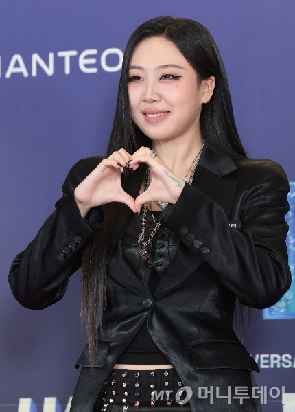 가수 이영지(24)가 공연 중 가사 실수에 대해 팬들에게 사과했다. /사진=머니투데이 DB