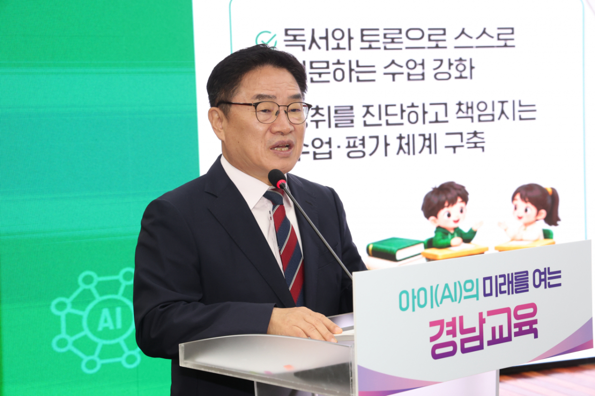 권순기 경남교육감이 취임 100일 기자간담회에서 경남 교육 추진 방향 등을 설명하고 있다./사진제공=경남교육청