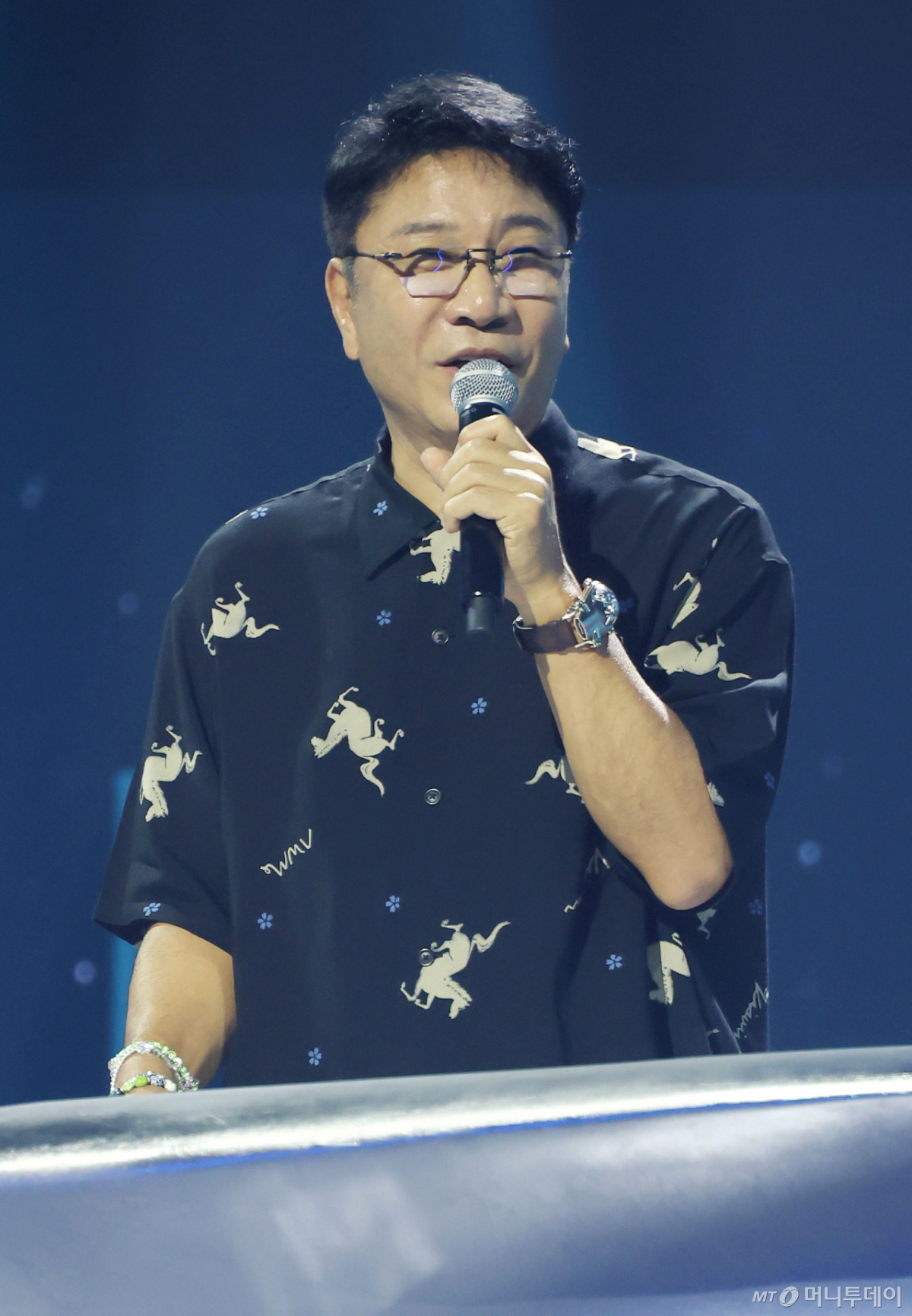 이수만 A2O 엔터테인먼트 비저너리 리더 겸 키 프로듀서가 12일 오후 경기 고양시 일산 킨텍스 2전시장에서 진행된 'WELCOME TO SOULITE From A2O SOUL A2O LITE'(웰컴 투 소울라이트 프롬 A2O 소울 A2O 라이트) 행사에서 비전을 발표하고 있다. 사진=머니투데이 사진 DB