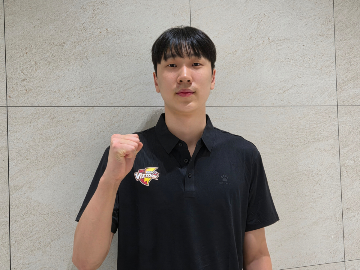 방강호가 지난 12일 경기 오산시 구단 체육관에서 열린 2026~2027시즌 맞이 기자 간담회 후 인터뷰 자리에서 포즈를 취하고 있다. /사진=박재호 기자