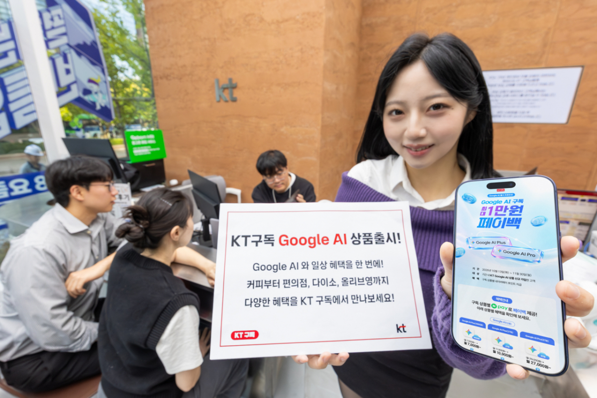 KT 모델이 신규 출시하는 구독상품을 소개하고 있다./사진 제공=KT