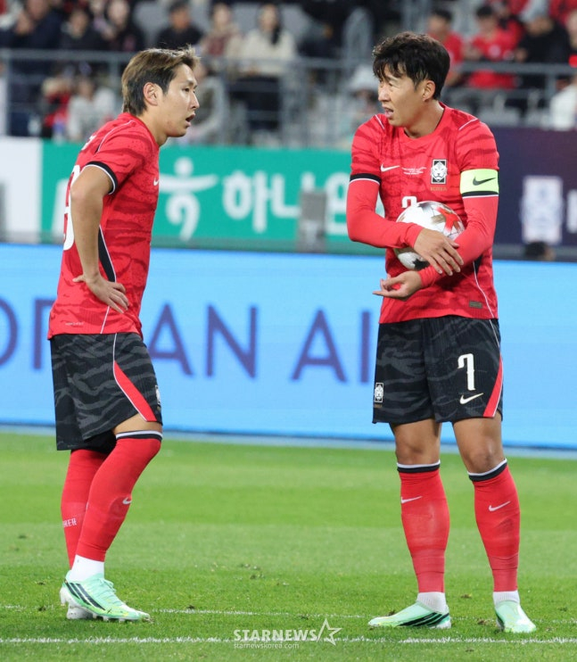 이강인(왼쪽)과 손흥민. /사진=김진경 대기자.