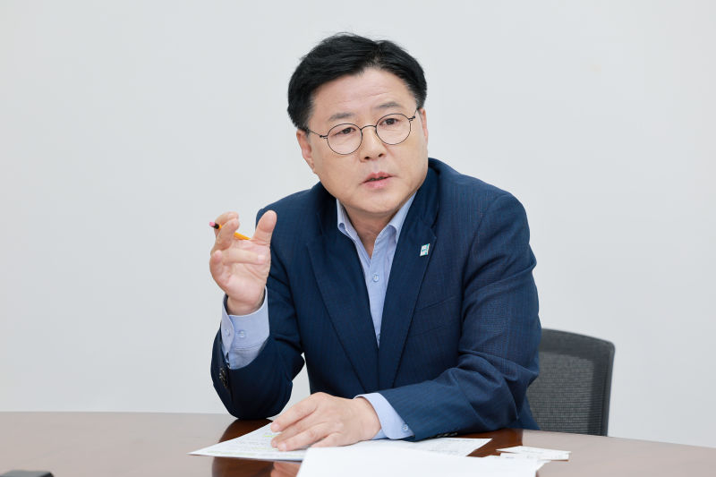 한대희 군포시장이 민선9기 시정 방향에 대해 설명하고 있다./사진제공=군포시