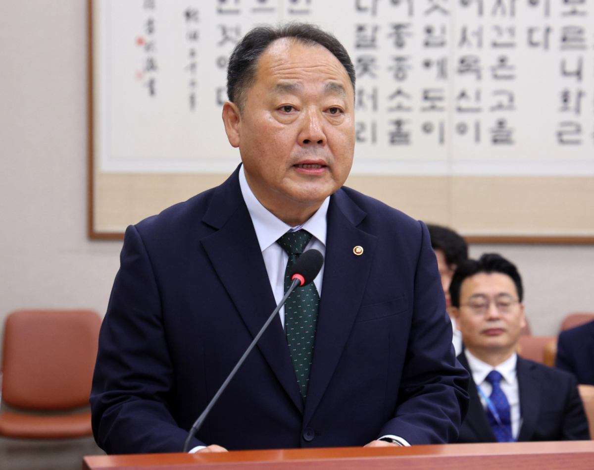 손인혁 헌법재판소 사무처장이 13일 서울 여의도 국회에서 열린 법제사법위원회 국정감사(헌법재판소 등)에서 업무보고를 하고 있다./사진=뉴시스