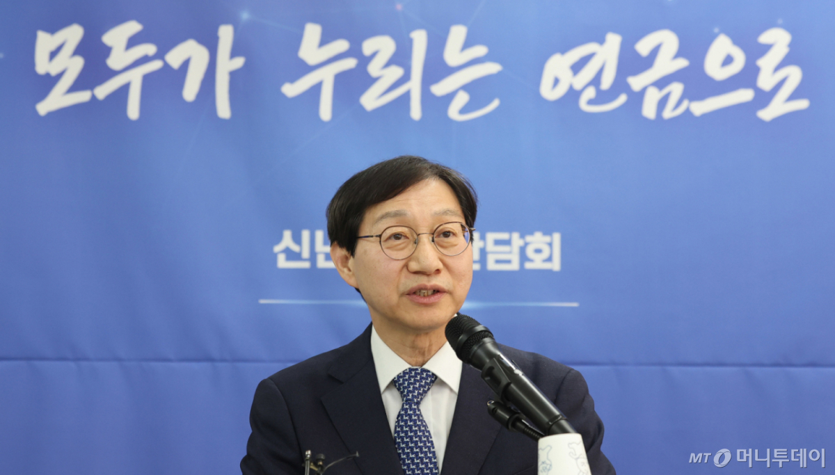 (서울=뉴스1) 박지혜 기자 = 김성주 국민연금공단 이사장이 29일 서울 용산구 스페이스쉐어 서울역센터에서 열린 신년 기자간담회에서 모두 발언을 하고 있다. Copyright © 뉴스1. All rights reserved. 무단 전재 및 재배포, AI학습 이용 금지./AFPBBNews=뉴스1 /사진=(서울=뉴스1) 박지혜 기자