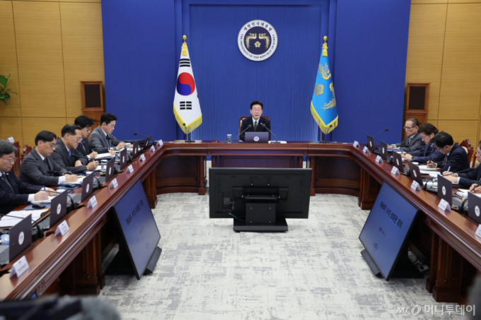 [서울=뉴시스] 조성봉 기자= 이재명 대통령이 1일 청와대에서 열린 수석보좌관회의에서 발언하고 있다. (청와대통신사진기자단) 2026.10.01. suncho21@newsis.com /사진=