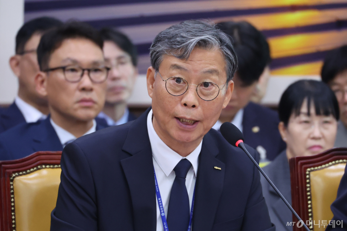 (서울=뉴스1) 신웅수 기자 = 김태승 한국철도공사 사장이 13일 서울 여의도 국회에서 열린 국토교통위원회의 한국철도공사 등에 대한 국정감사에서 의원 질의에 답변하고 있다. 2026.10.13/뉴스1 Copyright © 뉴스1. All rights reserved. 무단 전재 및 재배포, AI학습 이용 금지. /사진=(서울=뉴스1) 신웅수 기자