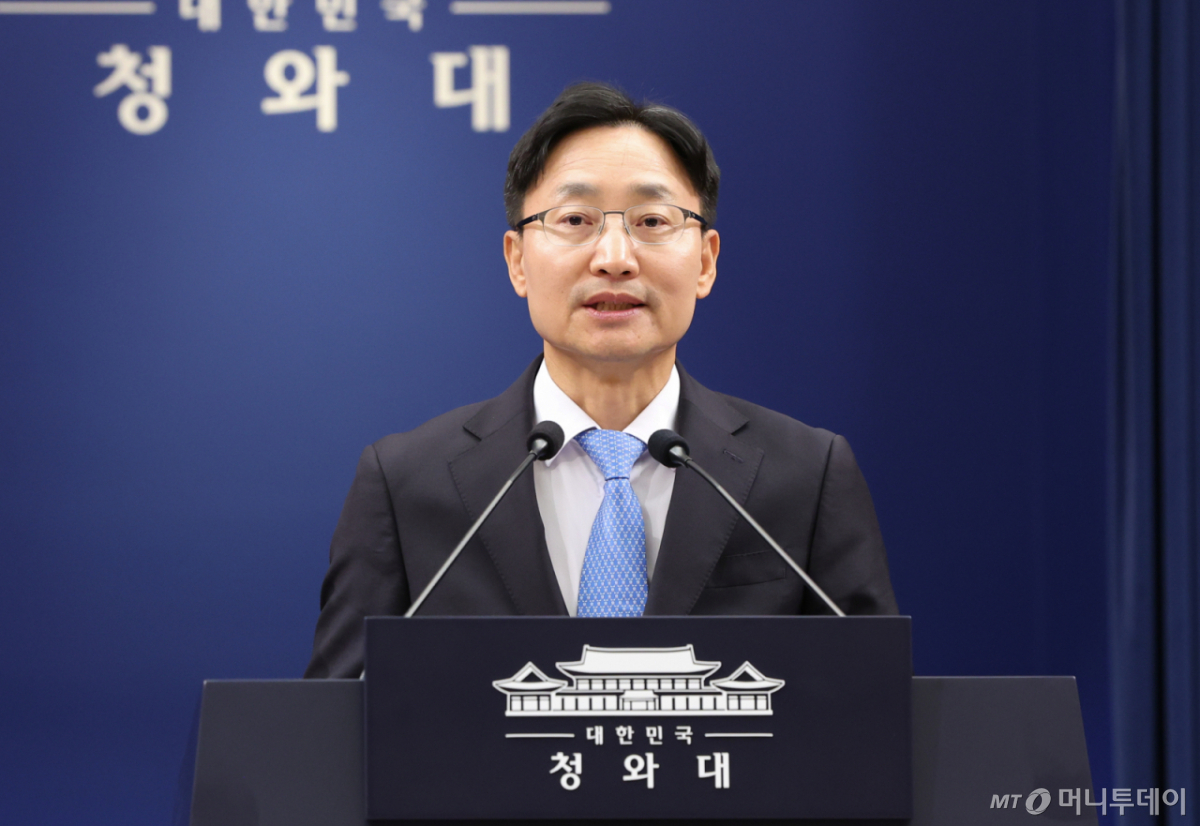 (서울=뉴스1) 허경 기자 = 임광현 신임 대통령비서실장이 14일 청와대 춘추관에서 열린 인선 발표에서 인사말을 하고 있다. 이재명 대통령은 이날 강훈식 대통령비서실장 후임으로 임광현 국세청장을 임명했다. 2026.10.14/뉴스1 Copyright © 뉴스1. All rights reserved. 무단 전재 및 재배포, AI학습 이용 금지. /사진=(서울=뉴스1) 허경 기자