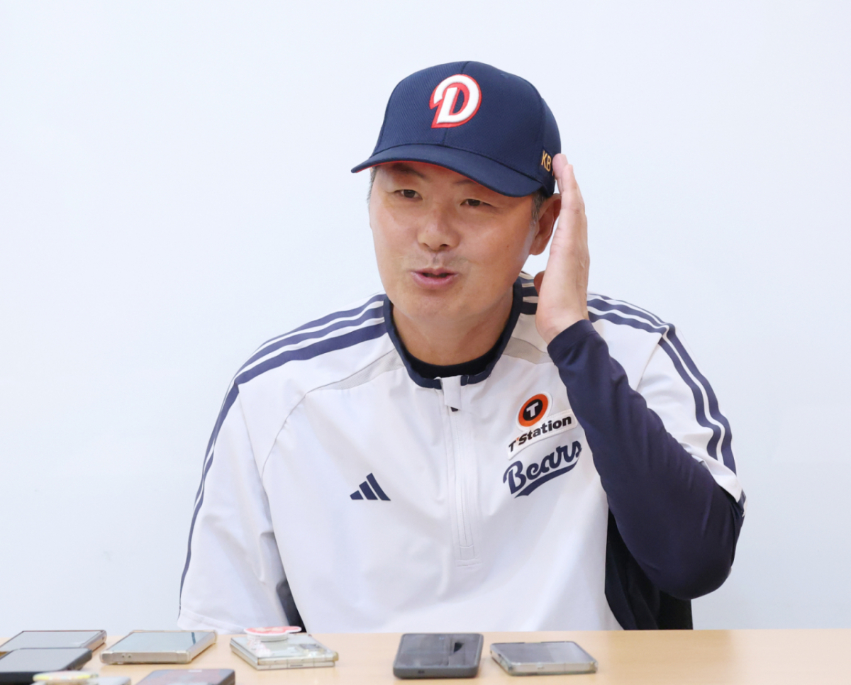 2026 신한 SOL KBO리그 와일드카드(WC) 결정전 LG 대 두산전이 14일 서울 잠실야구장에서 열렸다. 두산 김원형 감독이 취재진의 질문에 답하고 있다. /사진=김진경 kim.jinkyung@