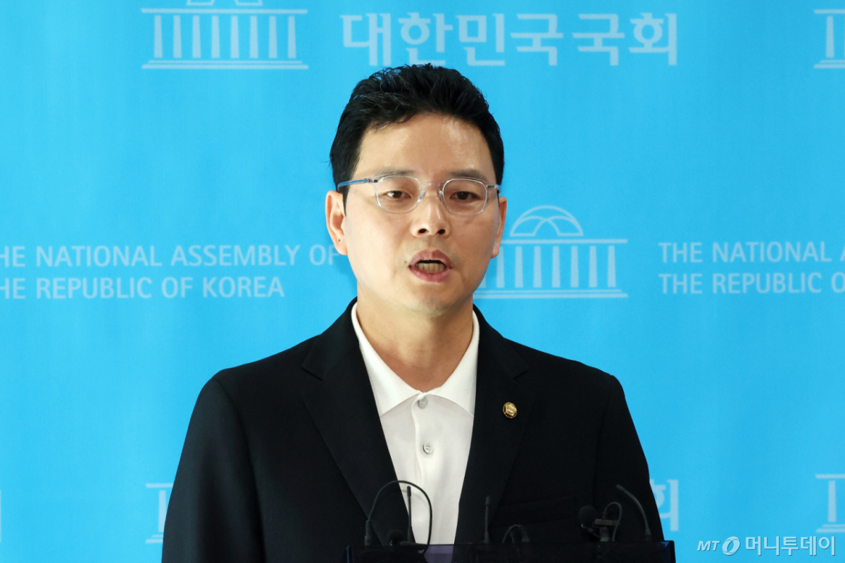 (서울=뉴스1) 황기선 기자 = 박정훈 국민의힘 의원이 14일 오후 서울 여의도 국회 소통관에서 김승원 법무부 장관 후보자 의혹 관련 기자회견을 마치고 취재진 질문에 답하고 있다. 2026.9.14/뉴스1 Copyright © 뉴스1. All rights reserved. 무단 전재 및 재배포, AI학습 이용 금지. /사진=(서울=뉴스1) 황기선 기자