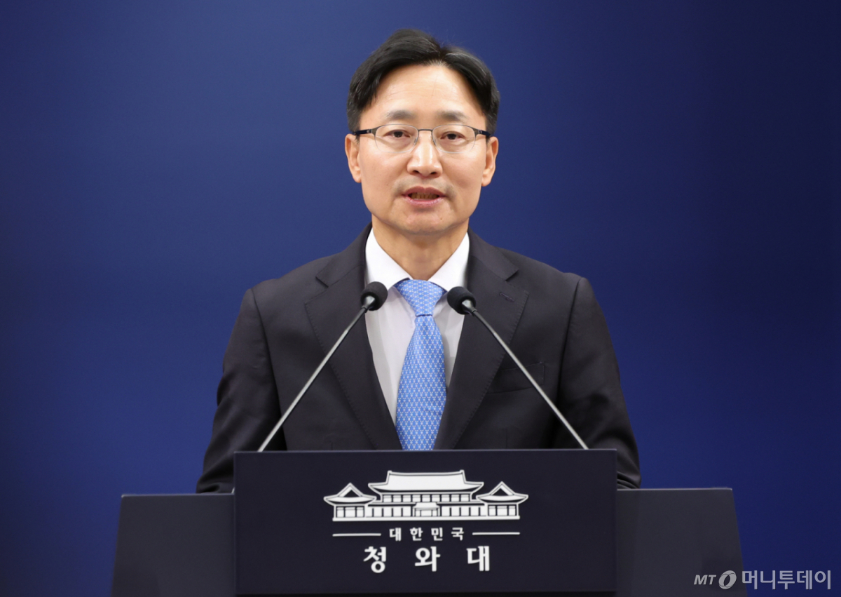(서울=뉴스1) 허경 기자 = 임광현 신임 대통령비서실장이 14일 청와대 춘추관에서 열린 인선 발표에서 인사말을 하고 있다. 이재명 대통령은 이날 강훈식 대통령비서실장 후임으로 임광현 국세청장을 임명했다. 2026.10.14/뉴스1 Copyright © 뉴스1. All rights reserved. 무단 전재 및 재배포, AI학습 이용 금지. /사진=(서울=뉴스1) 허경 기자