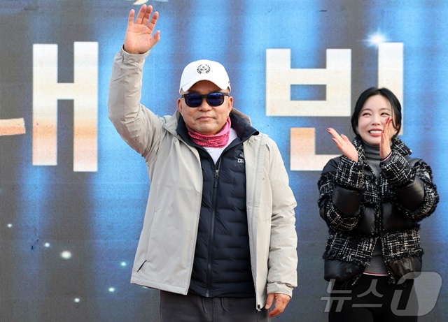 황영조(왼쪽). /사진=뉴스1 제공